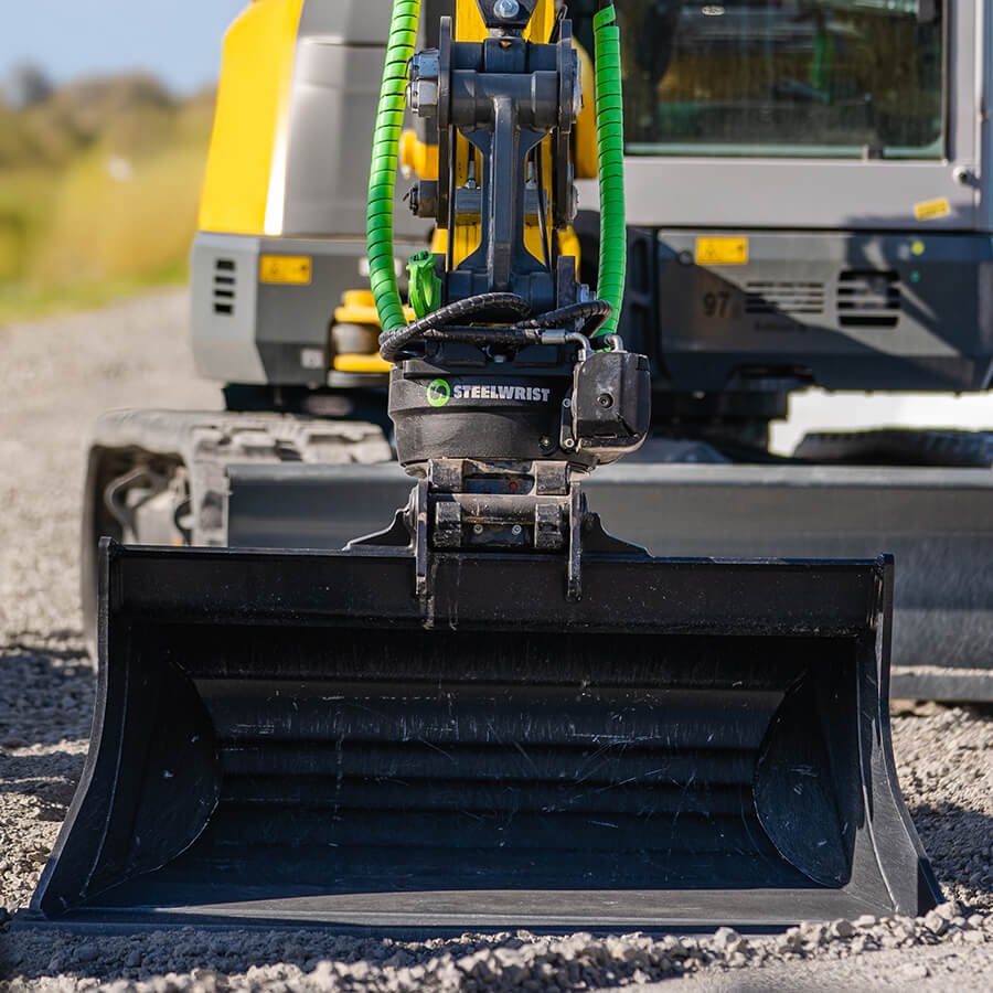 Steelwrist XR7 su planiravimo kaušu